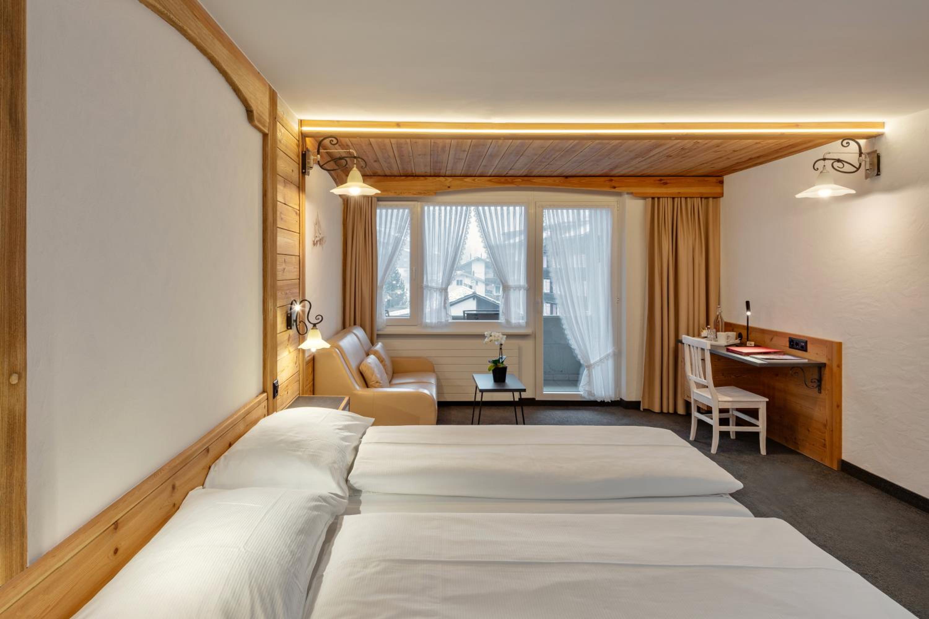 Room, Twin Beds, Mountain View