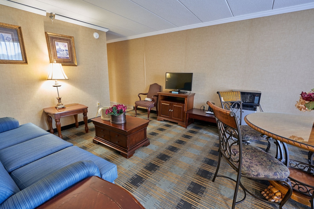 Riverview Inn & Suites 51/69