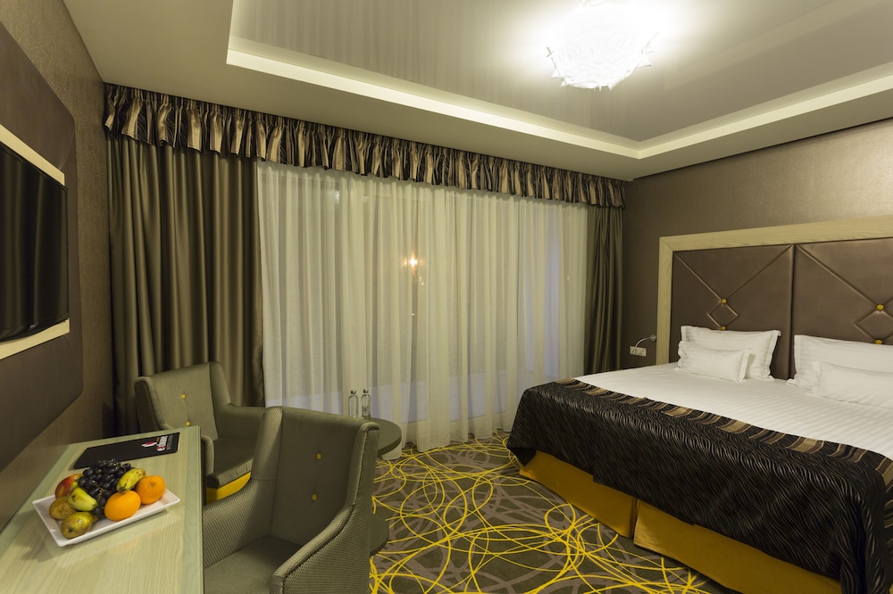 Exclusive Hotel More 4/28