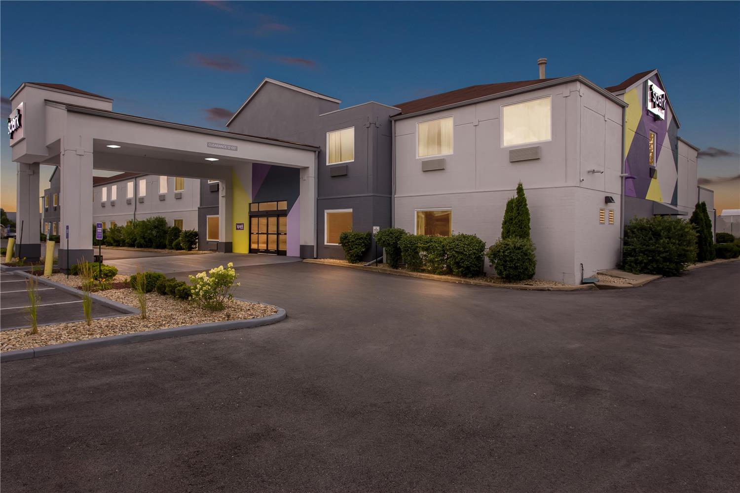 Spark by Hilton Oak Forest 47/48