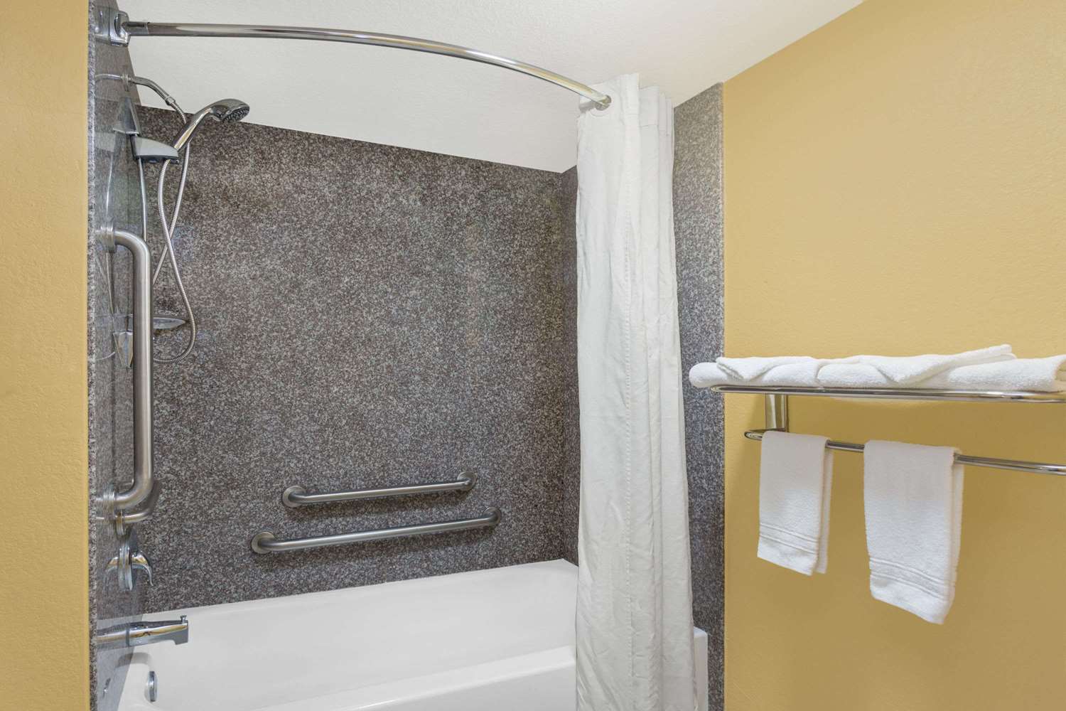 Super 8 By Wyndham Sarasota Near Siesta Key 29/29