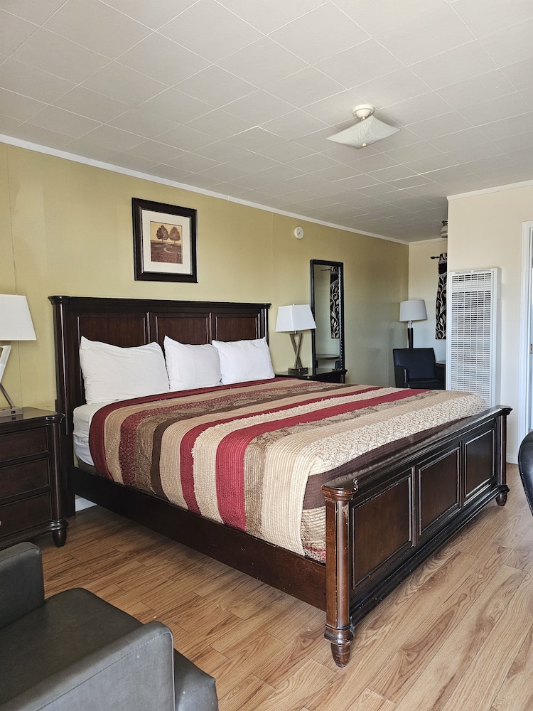 Parkway Motel & European Lodges 14/64