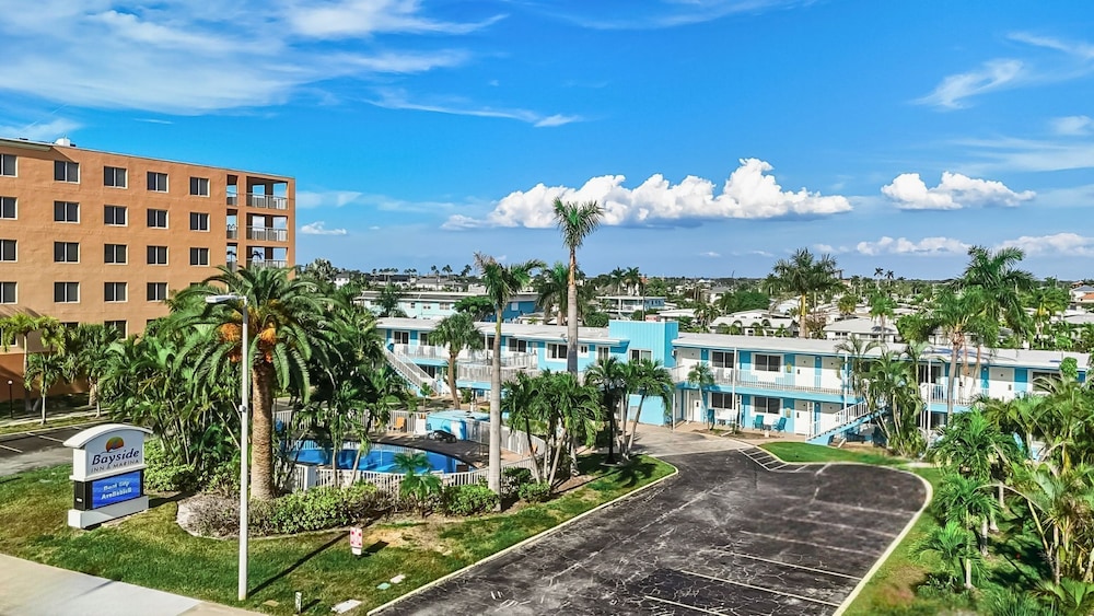 The Bayside Inn Marina 59/68