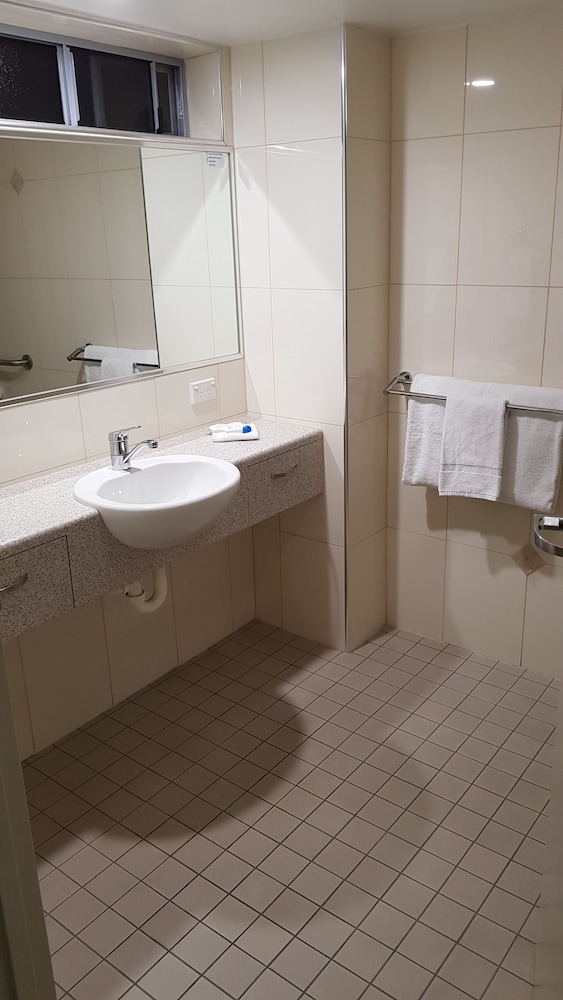 NAMBOUR HEIGHTS MOTEL 12/19