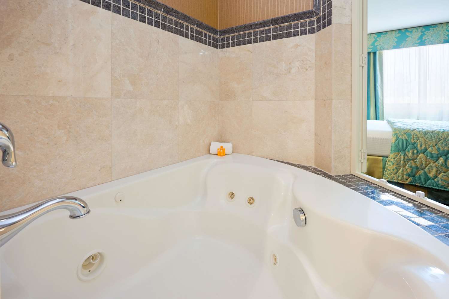 La Quinta Inn by Wyndham West Long Branch 42/43