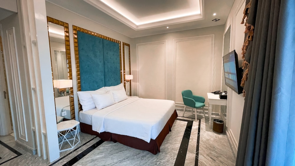 The Grantage Hotel and Sky Lounge 12/50