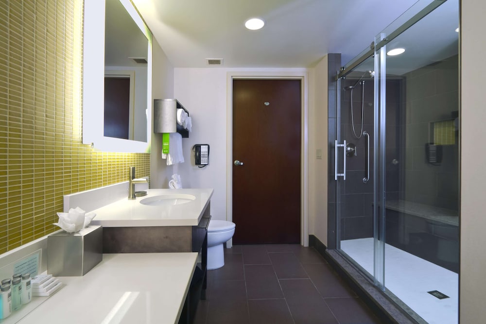 Hampton Inn Suites Columbus Downtown 18/59