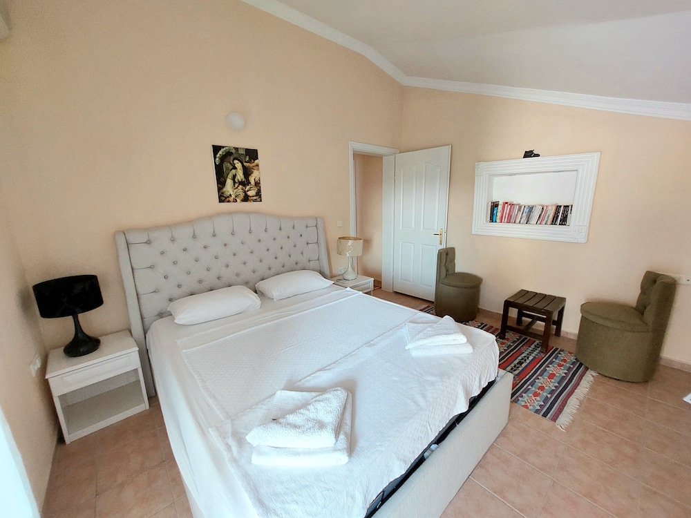 Dalyan Palace 10/76