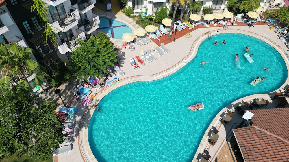 Lemas Suite Hotel 38/48