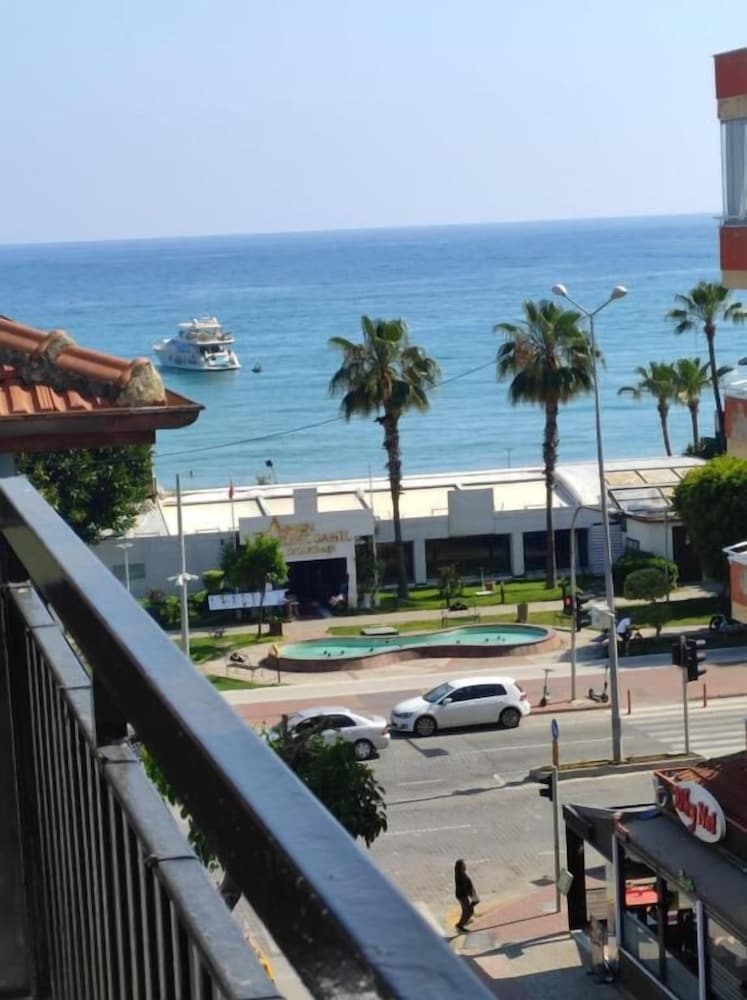 Moonbow Beach Hotel 44/50