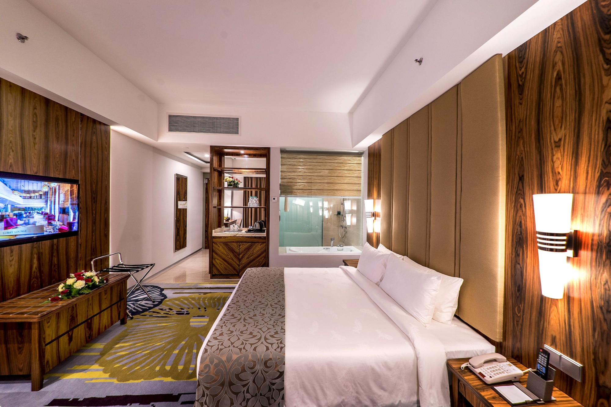Club, King Bed