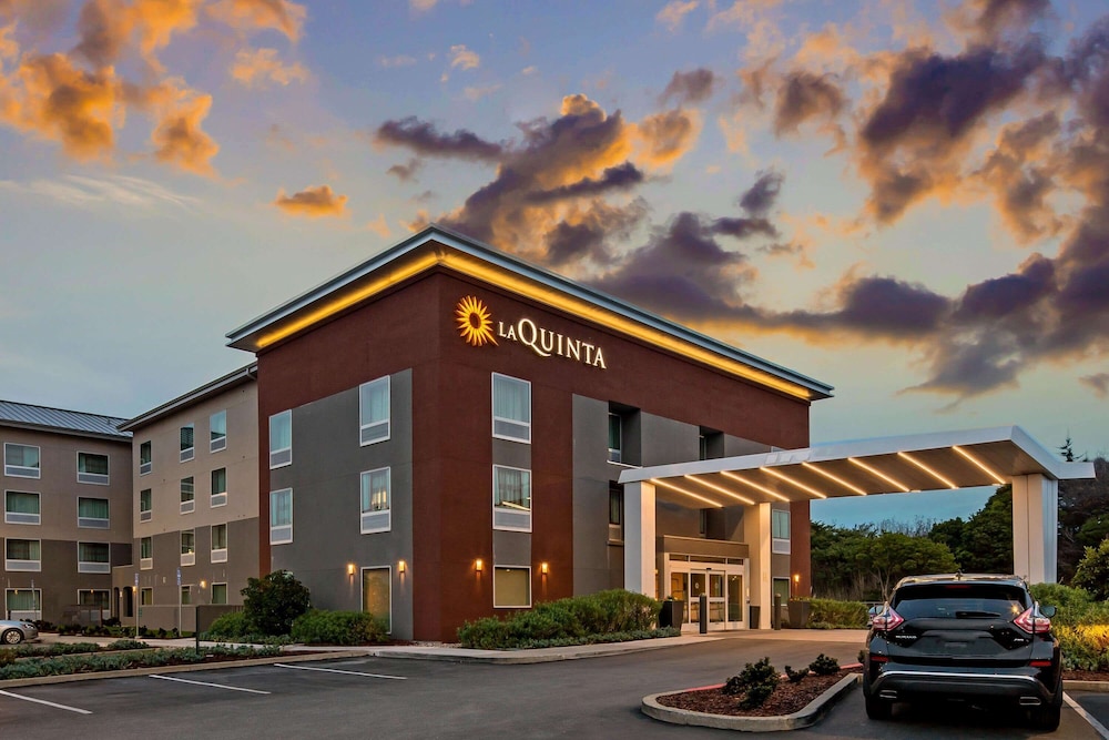 La Quinta Inn & Suites by Wyndham San Francisco Airport N 1/23