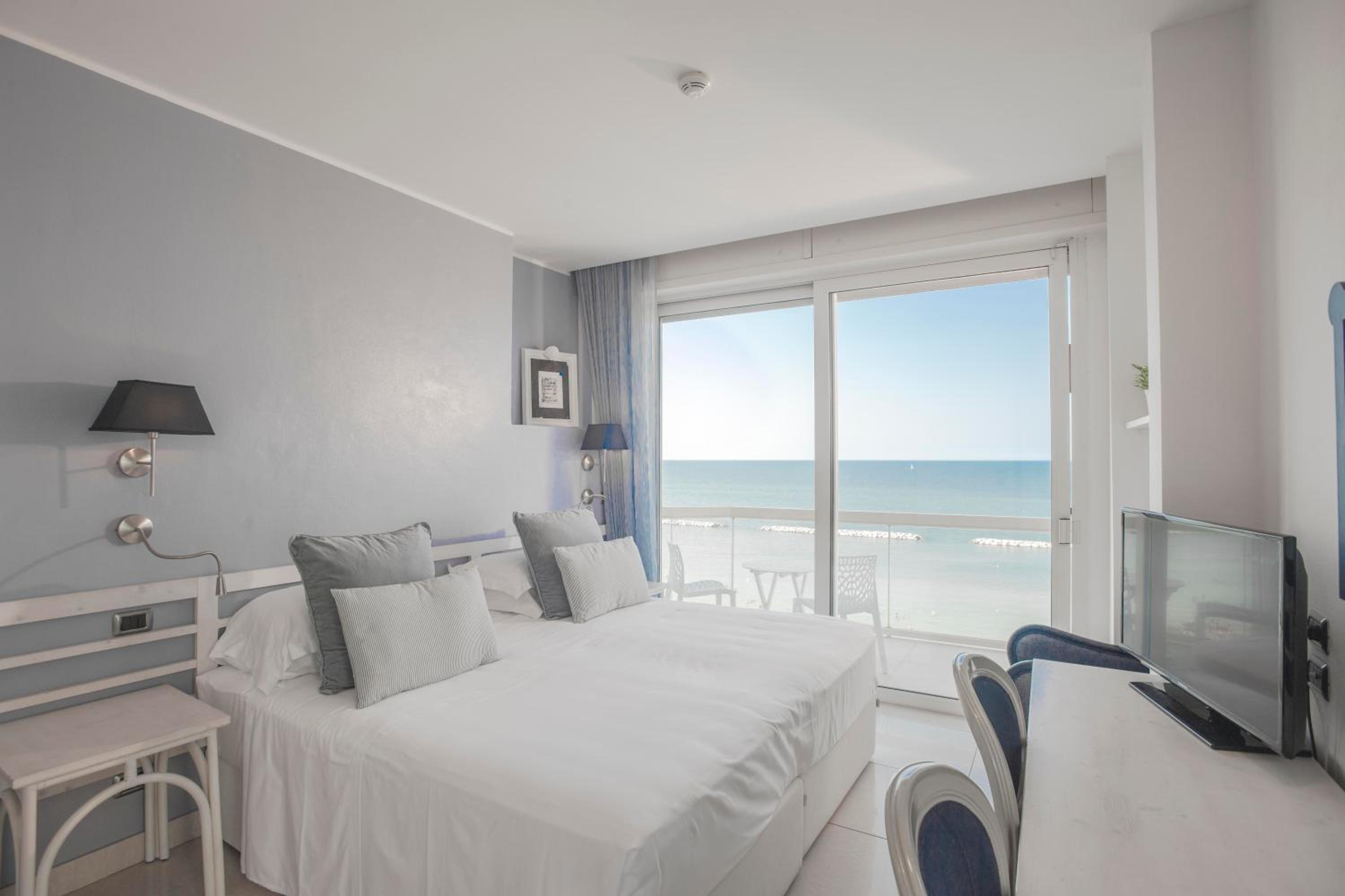 Deluxe, Double or Twin Bed
