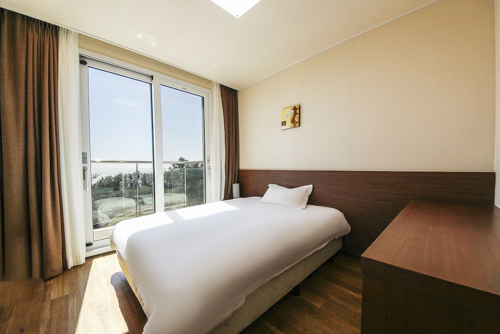 Jeju Ocean Blue Hotel 34/61