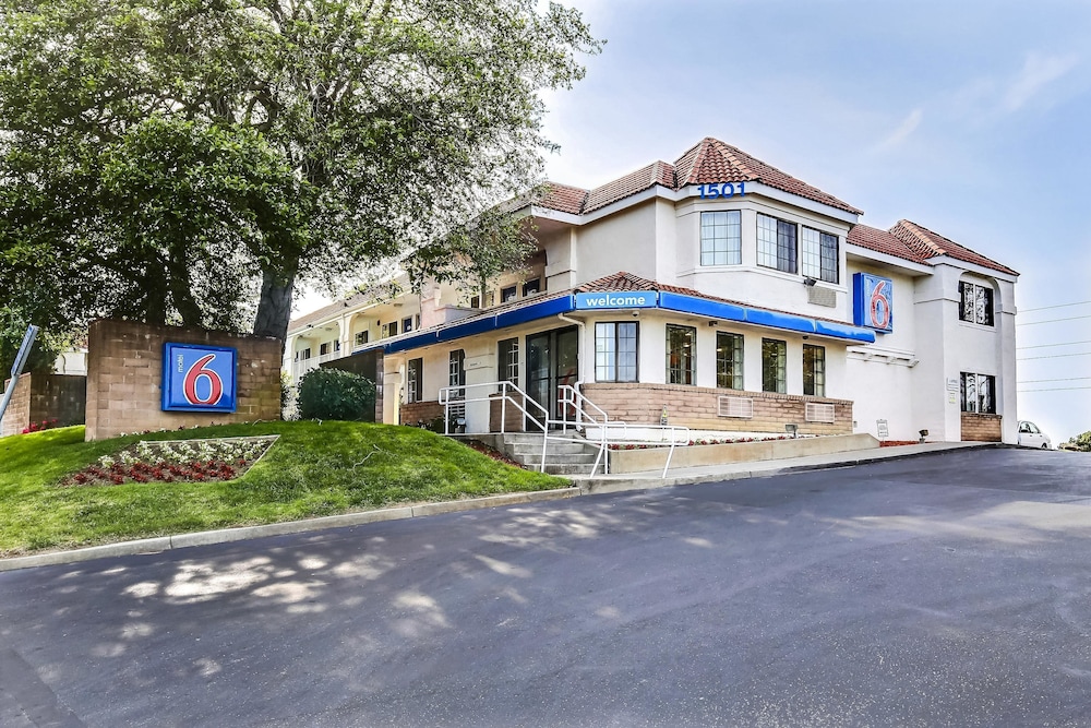 Motel6 Pinole, CA in PINOLE - CA