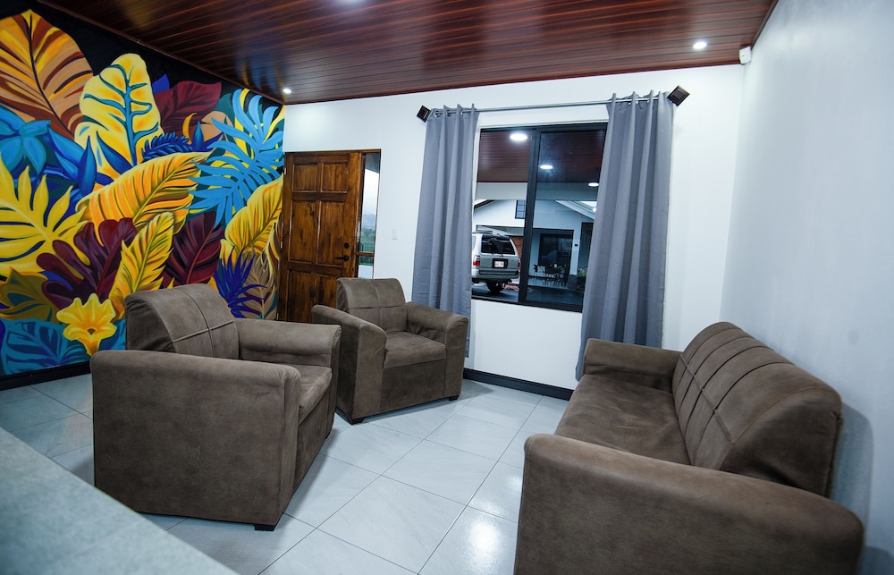 La Terraza Guest House 35/50