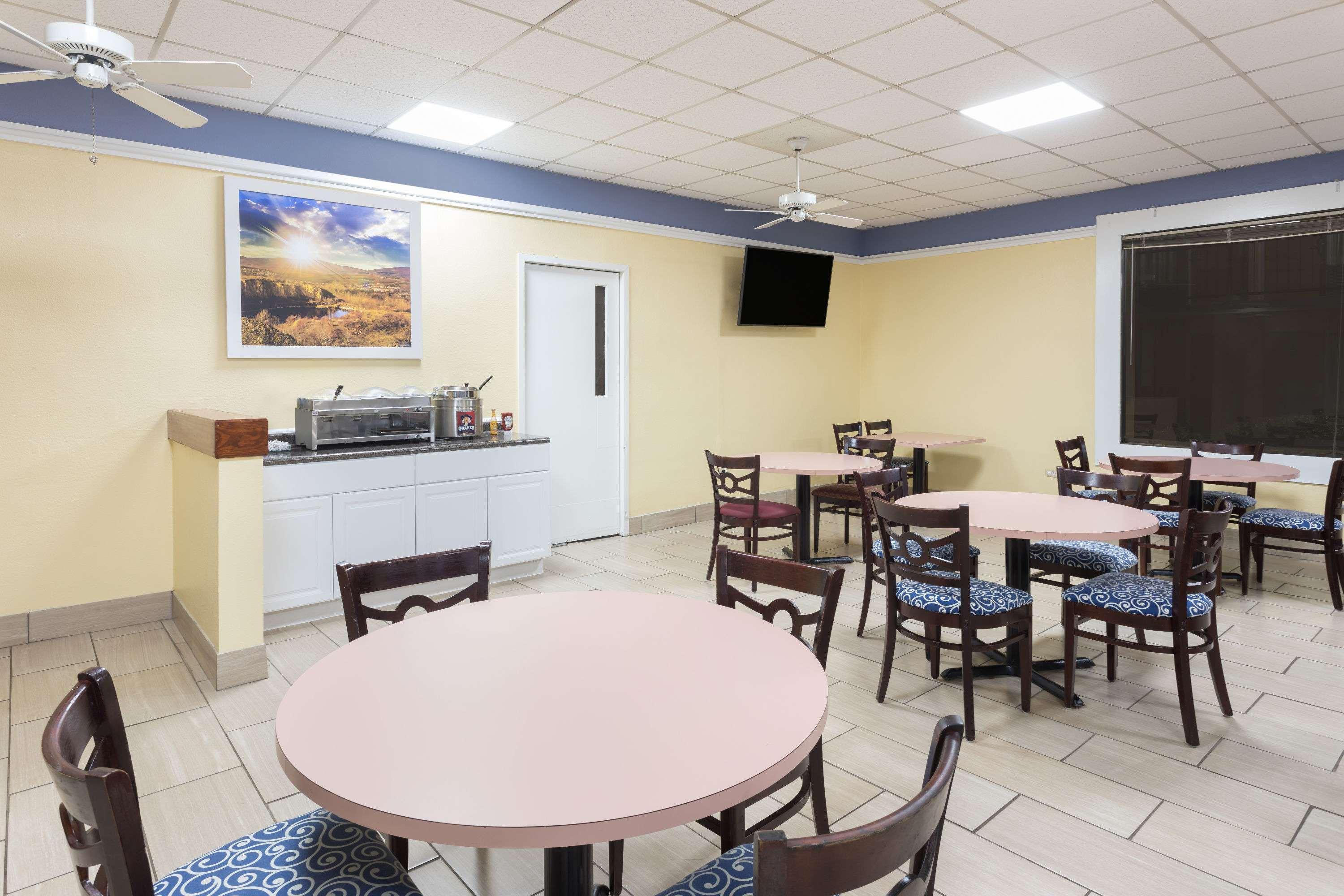 Days Inn By Wyndham Orangeburg South 13/17