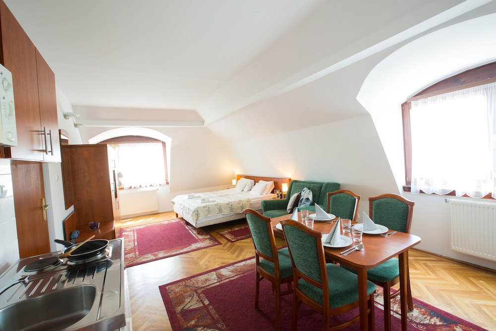 Helios Hotel Pension 43/73