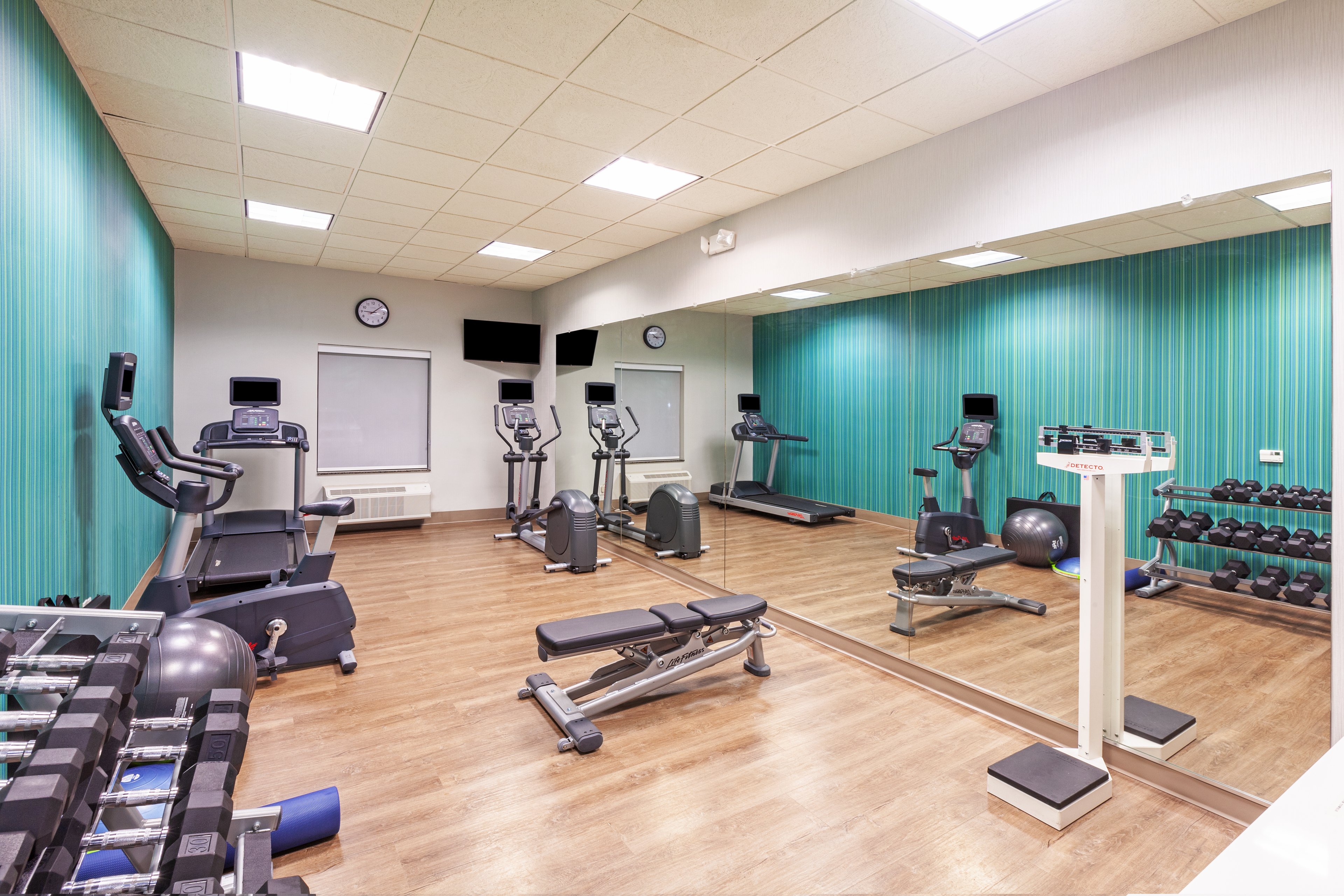 Holiday Inn Express & Suites Port Arthur Central-Mall Area 28/52