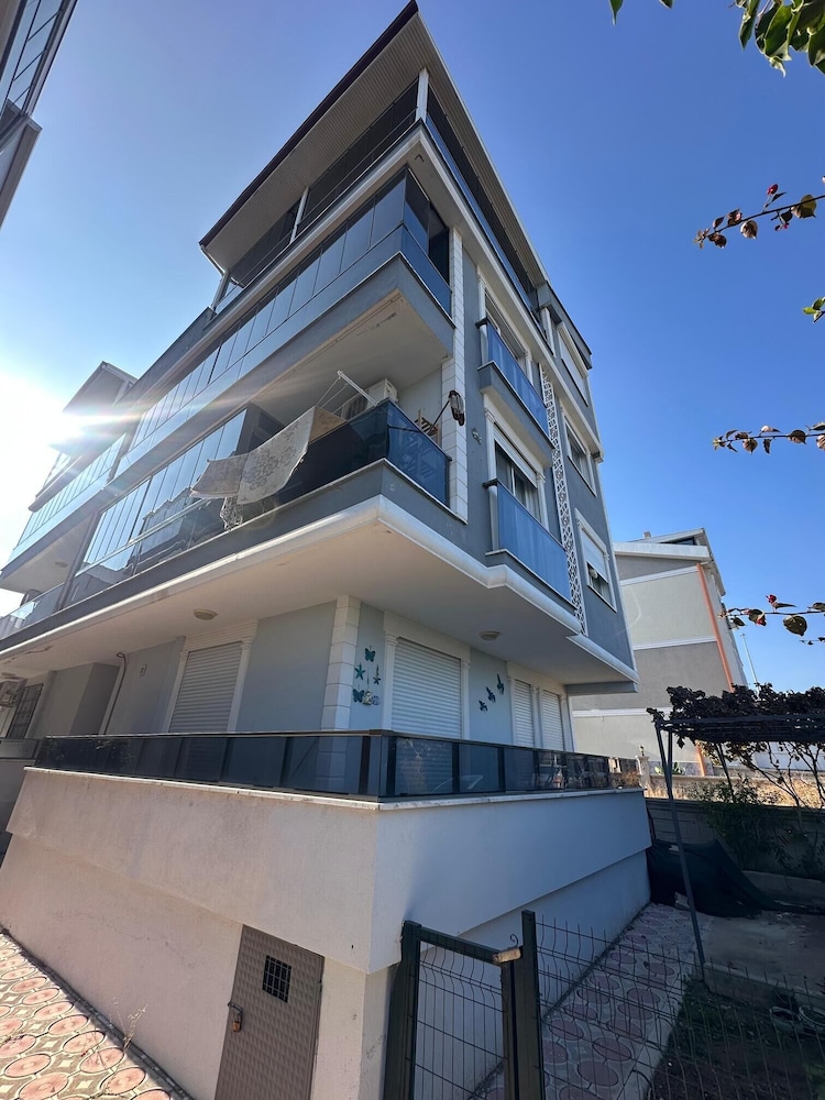 Mavi Restaurant & Apartments 1 7/50