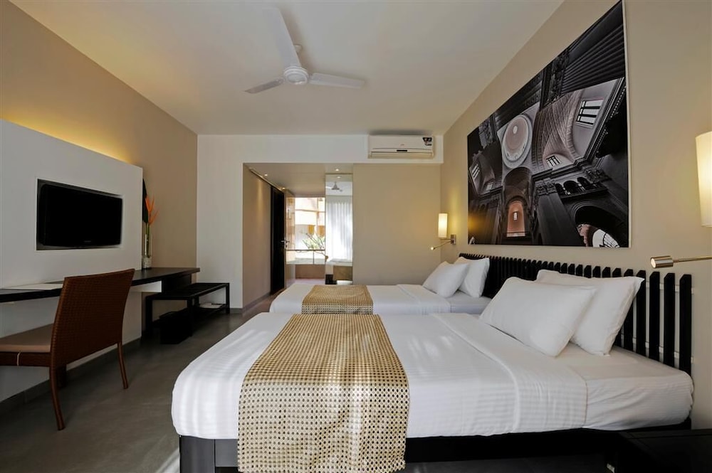 Whispering Palms Beach Resort 23/71
