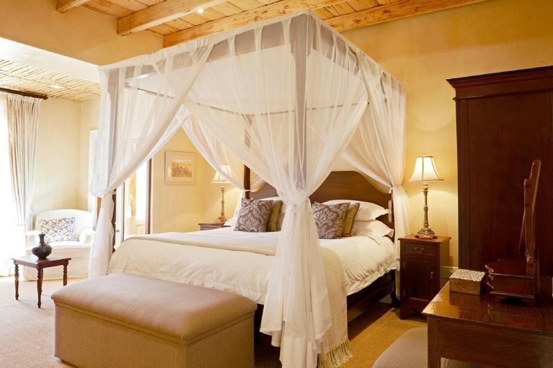 Courtyard, Suite