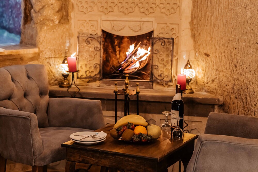 Bayar Cave Suite 41/60
