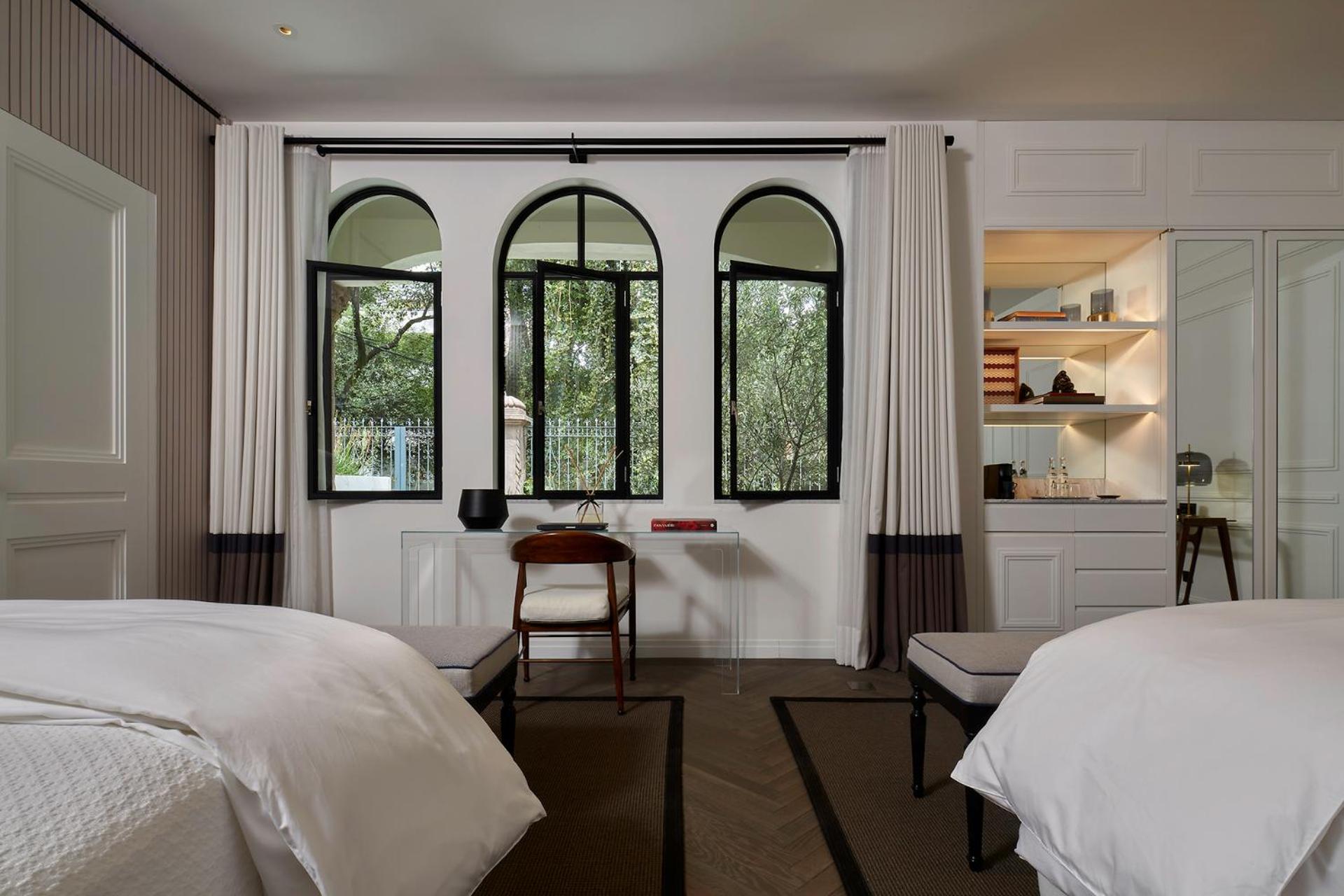 Deluxe, Double Bed