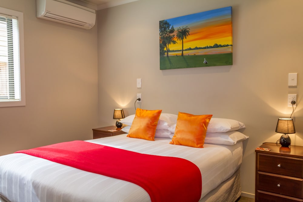 JUNIOR, STUDIO, DOUBLE BED