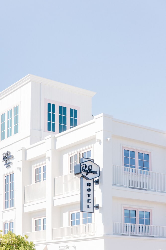 Bay Shores Peninsula Hotel 6/55