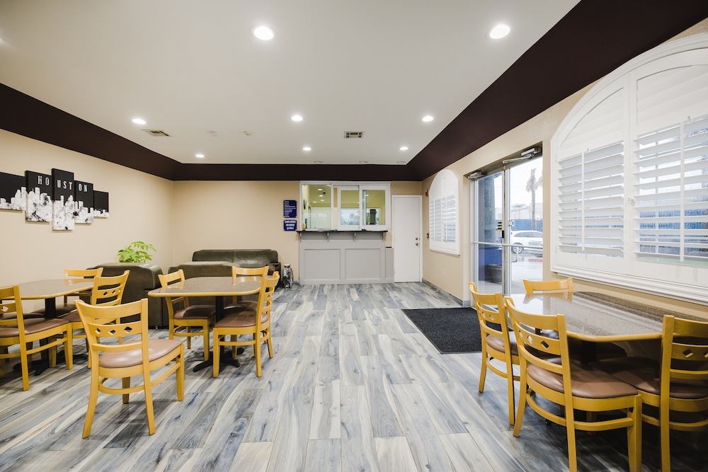 Sapphire Inn Suites 40/58