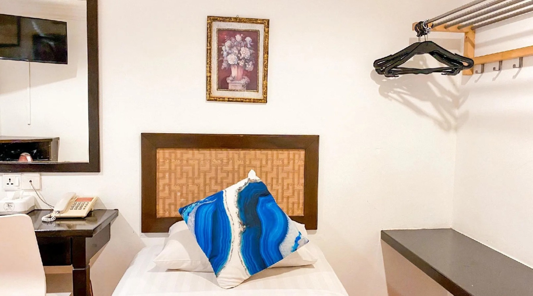 Room, Double or Twin Bed, No Window، Desa Queenspark Hotel 10/10
