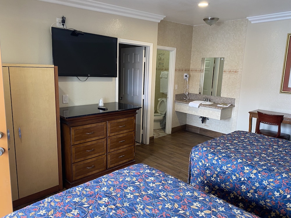 Palace Inn Oxnard 29/43