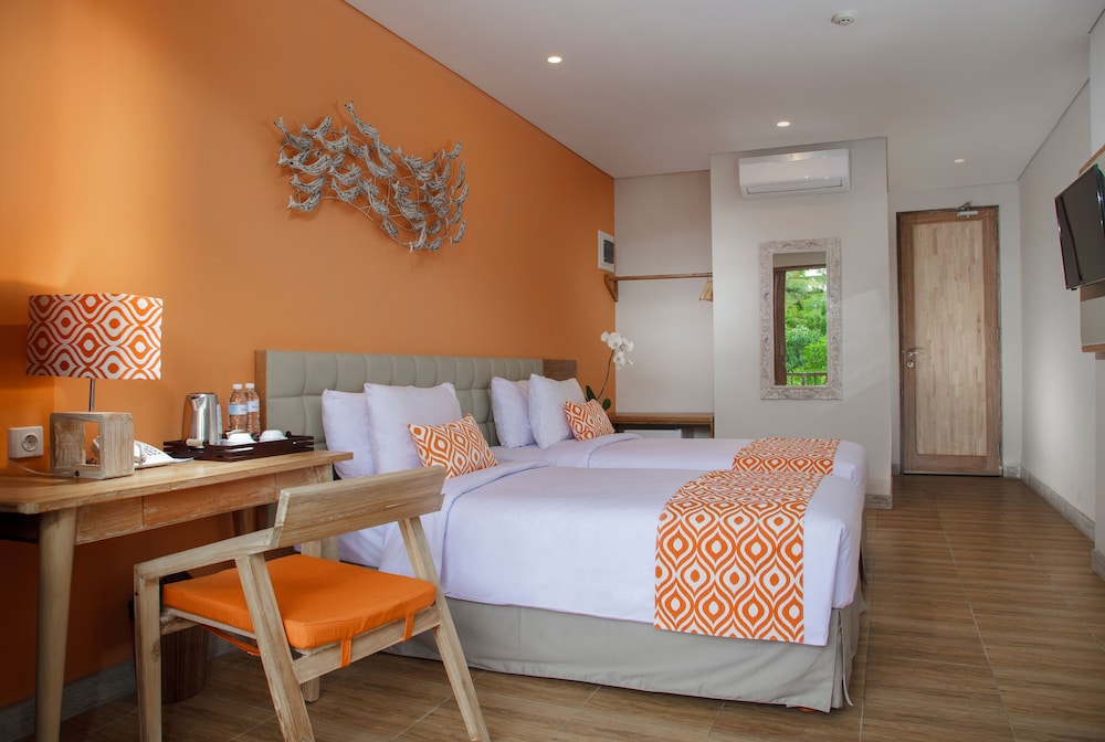 ROOM, VILLAGE VIEW