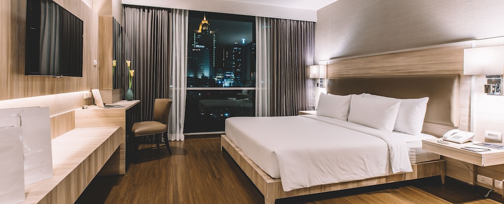 Adelphi Suites Bangkok 37/69