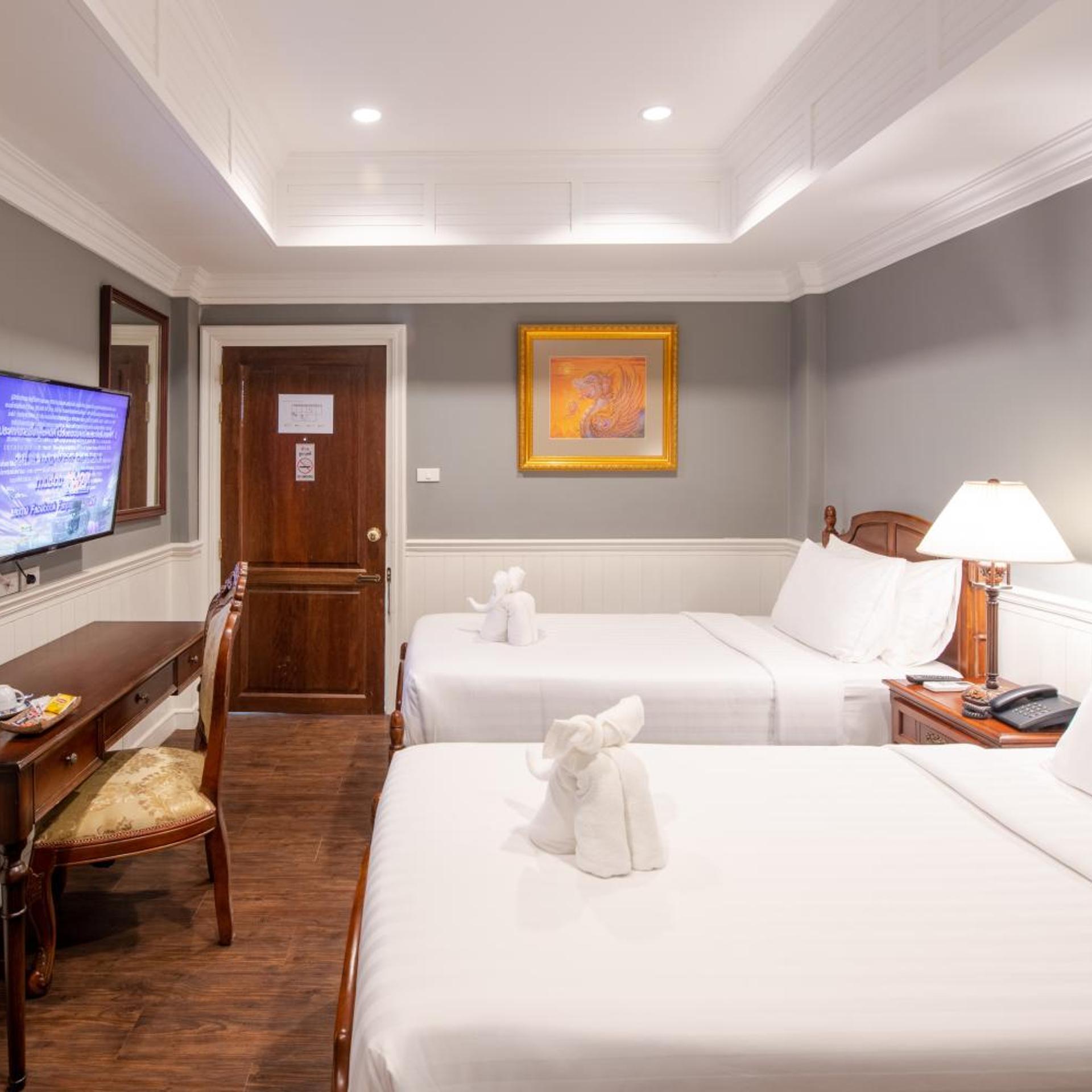 Deluxe, Double or Twin Bed, No Window
