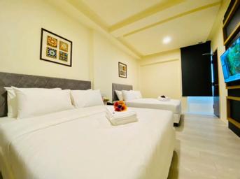 Deluxe, Family, Quadruple, Queen Bed, No Window