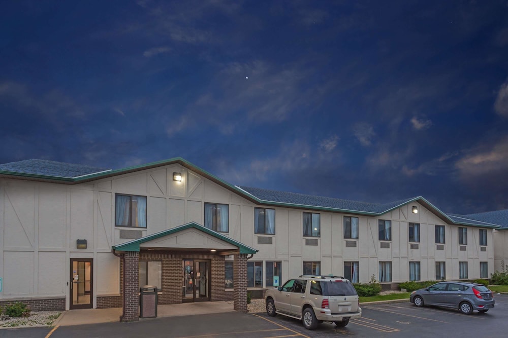 Delavan Inn and Suites 3/13