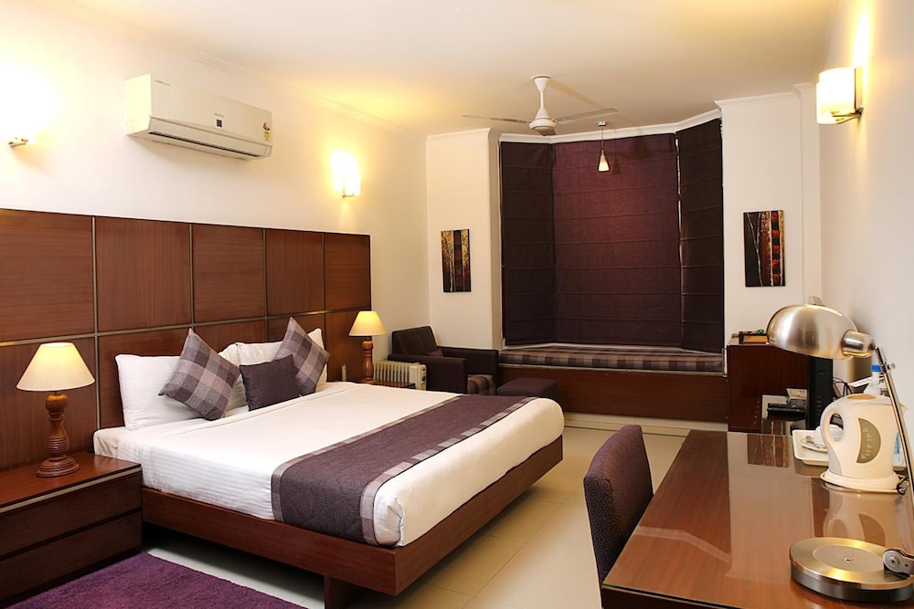 Ahuja Residency Gurgaon 20/50
