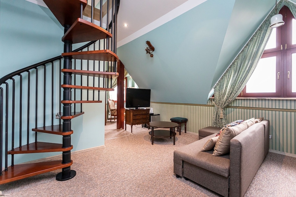 Royal Residence 36/50