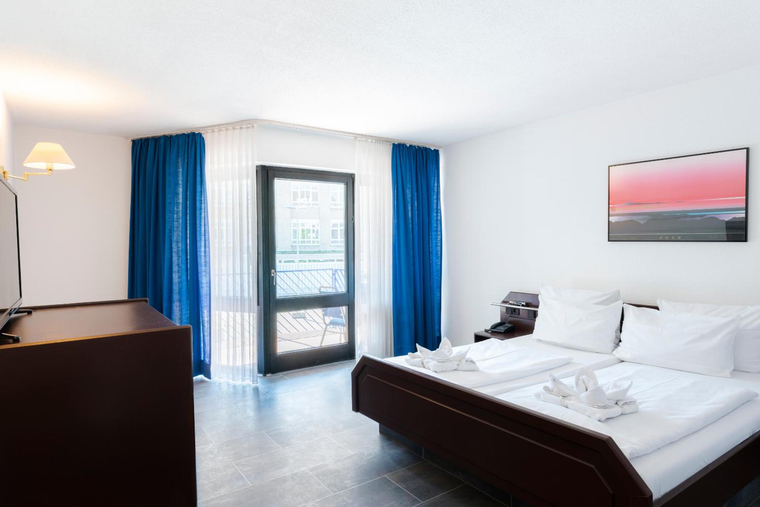 Room, Triple