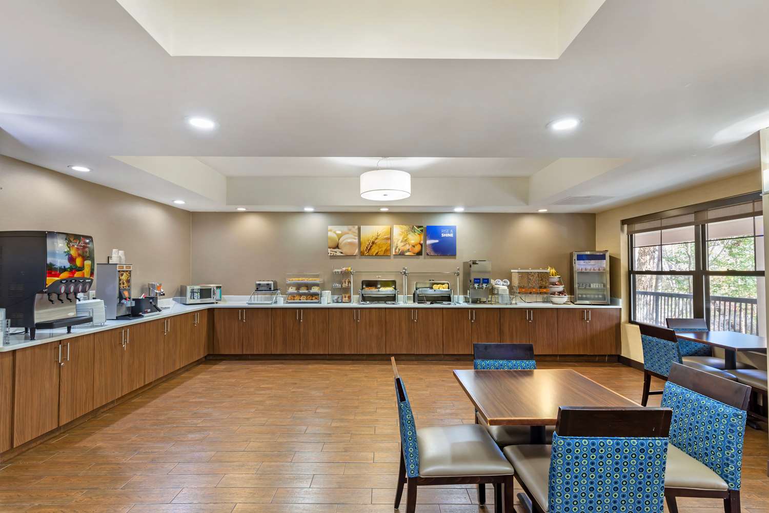 Comfort Suites Hanes Mall 7/11