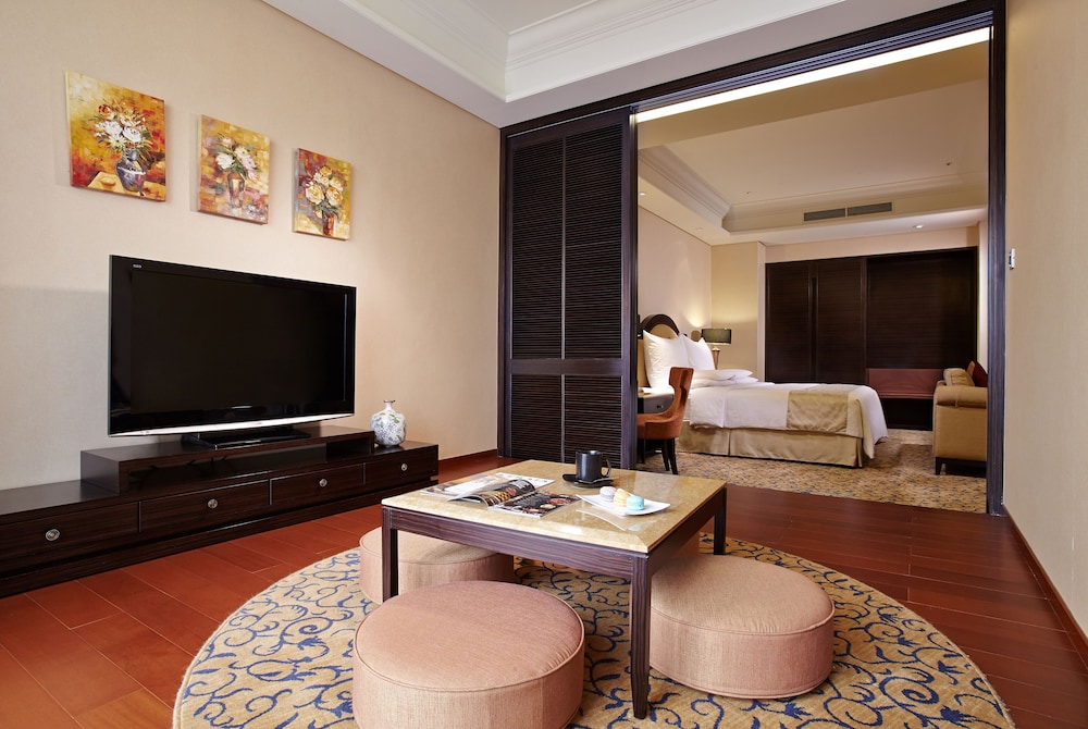 E-Da Royal Hotel 41/66