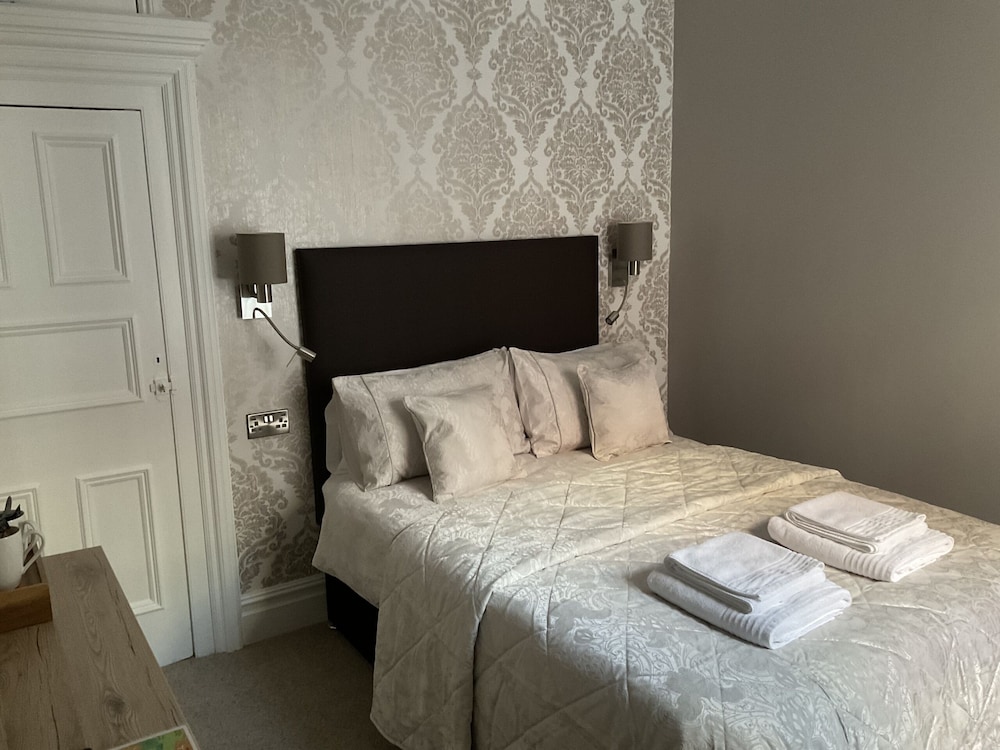 Glenora Guest House 24/57