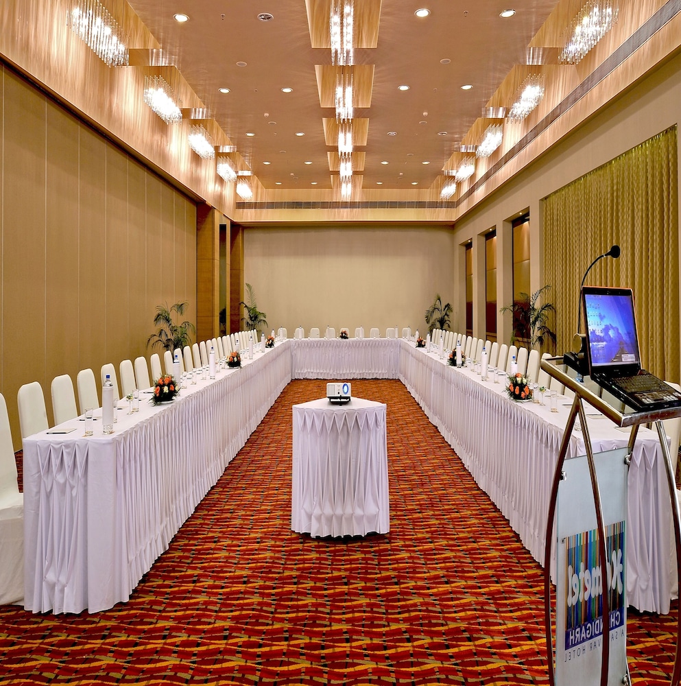 HOMETEL CHANDIGARH 45/45