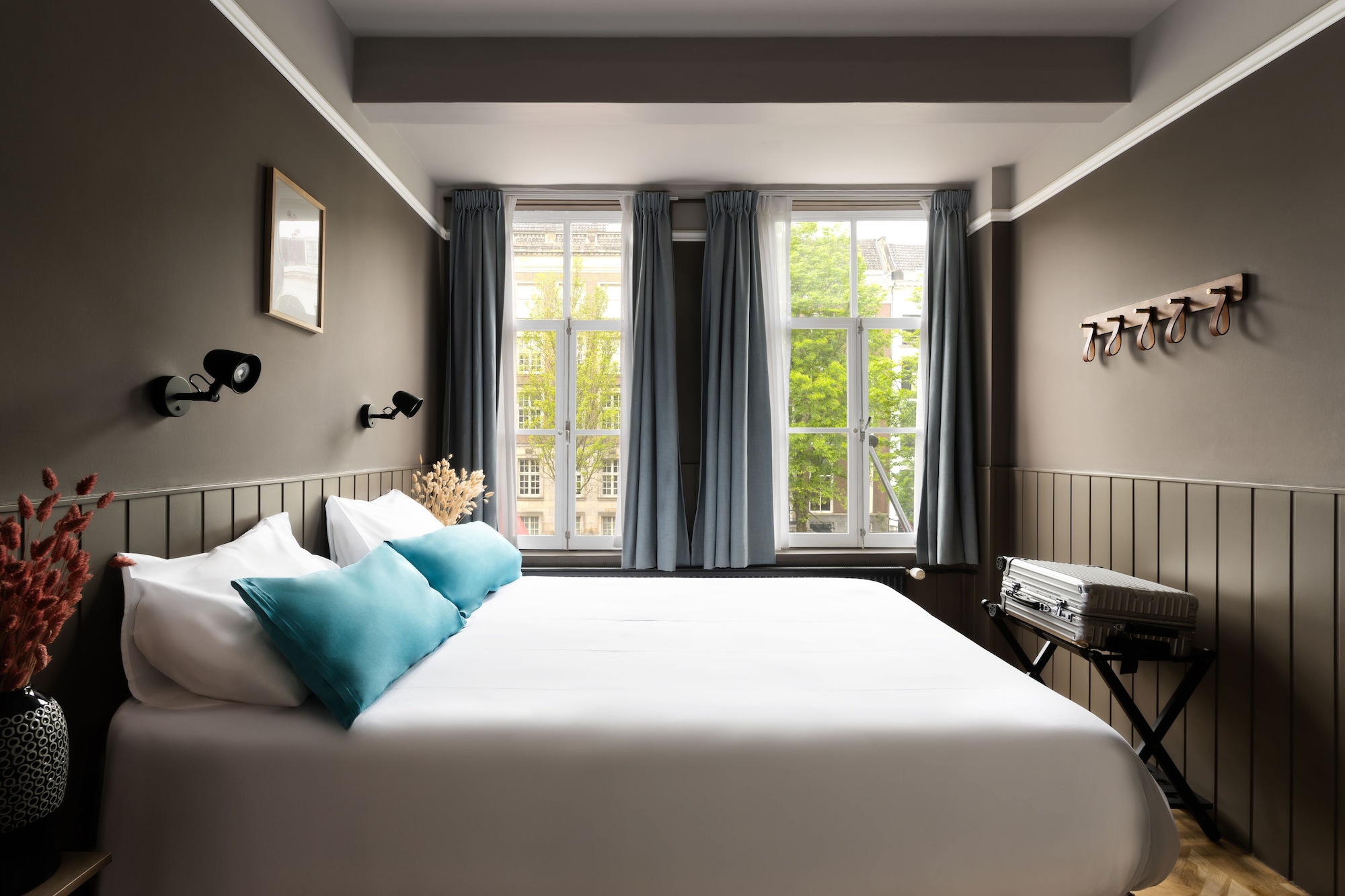 ROOM, QUEEN BED, CANAL VIEW