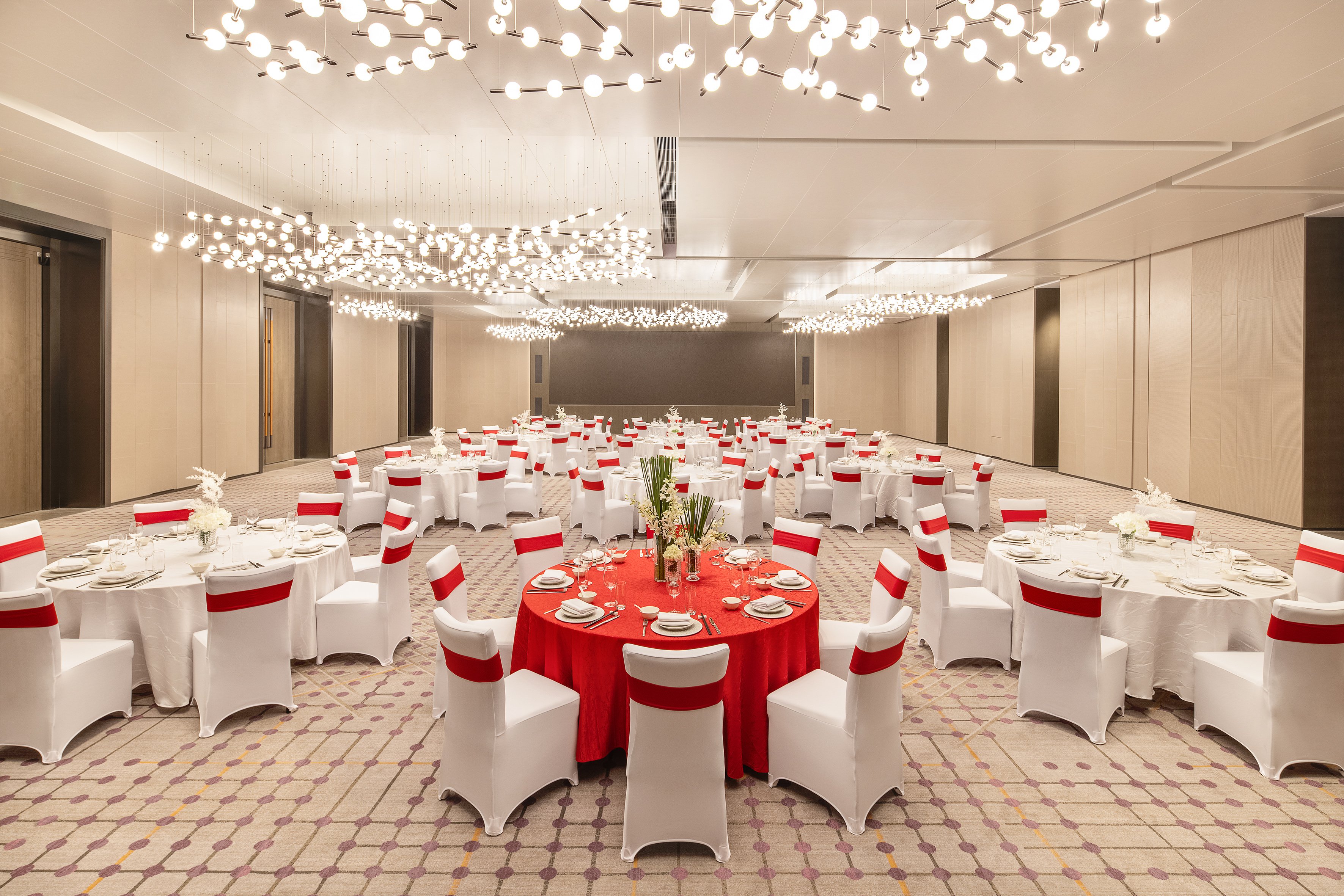 Crowne Plaza Qingdao Jinshui 74/84