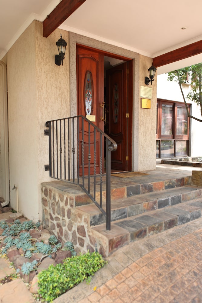 Candlewoods Guesthouse 5/48