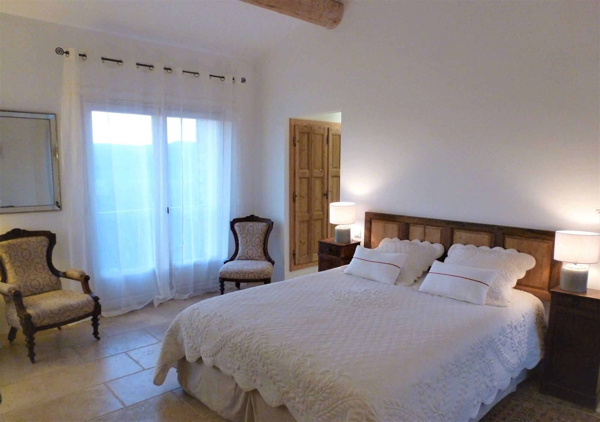 PANORAMIC, QUEEN BED, POOL VIEW