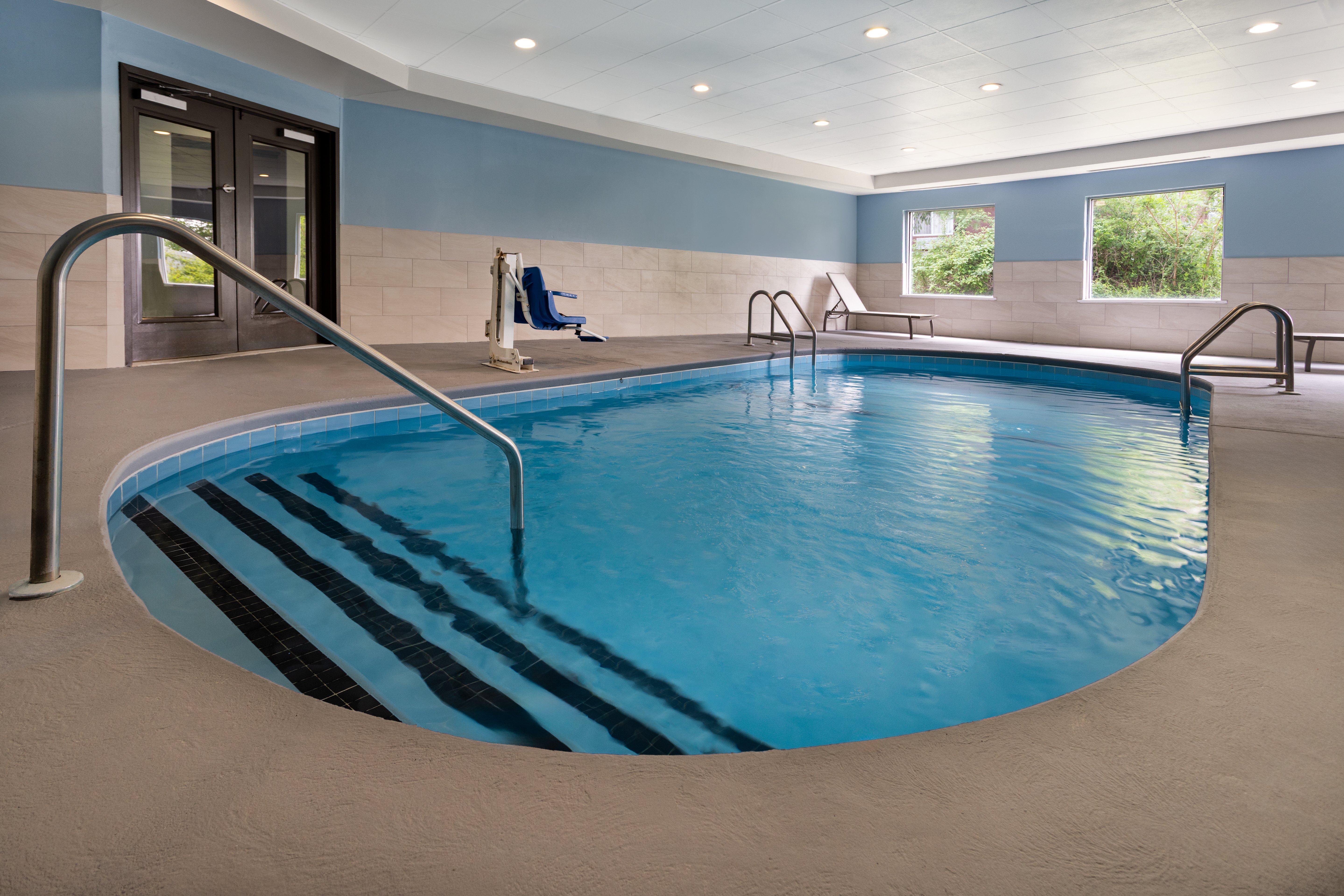 Holiday Inn Express Hotel Suites Meriden 25/50